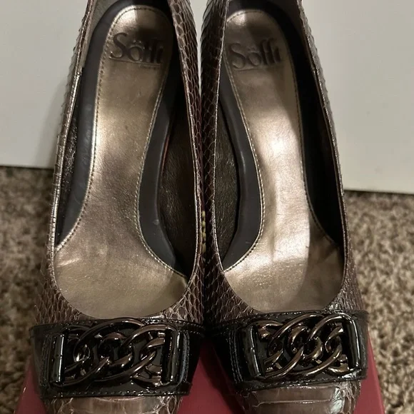 Sofft “Teresina” Brown snake pumps with chain detail - Picture 2 of 10